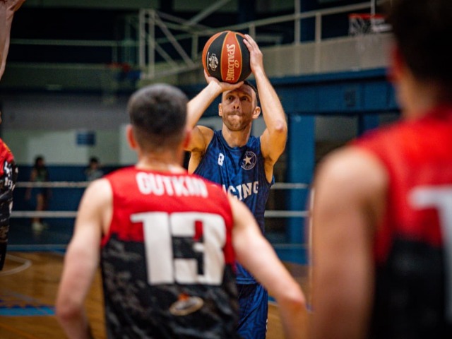 Racing rompi el invicto de Independiente y forz el tercero